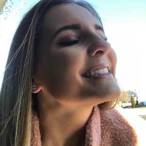 Meet your Posher, Alexis